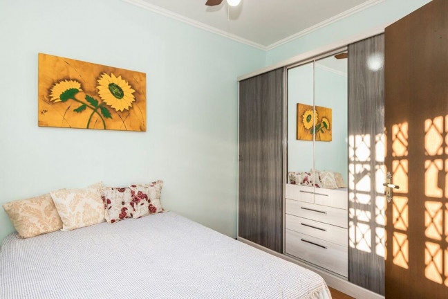 Imagem Imóvel com 4 Quartos à Venda, em Jardim Itu - Porto Alegre Imagem Imóvel com 4 Quartos à Venda, em Jardim Itu - Porto Alegre