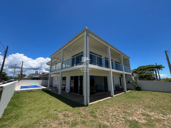 Sobrado à Venda, 323 m² em Barra Do Sai - Itapoá