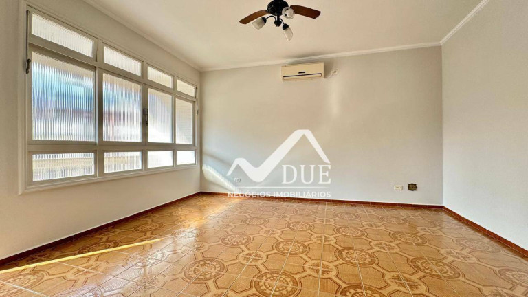 Imagem Casa com 3 Quartos à Venda, 142 m² em Encruzilhada - Santos Imagem Casa com 3 Quartos à Venda, 142 m² em Encruzilhada - Santos