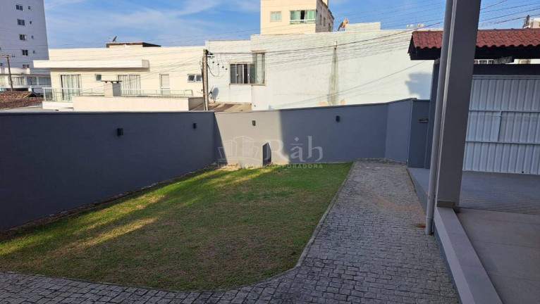 Imagem Sobrado com 3 Quartos à Venda, 198 m² em Centro - Camboriú Imagem Sobrado com 3 Quartos à Venda, 198 m² em Centro - Camboriú