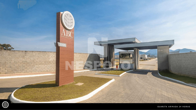 Imóvel Comercial para Alugar, 1.698 m² em Perequê - Porto Belo