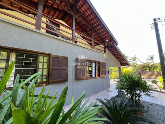 Imagem Sobrado com 5 Quartos à Venda, 258 m² em Barra Do Sai - Itapoá