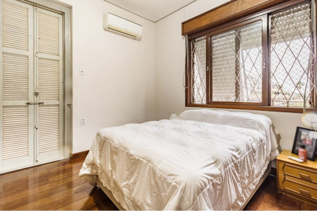 Imagem Casa com 3 Quartos à Venda, 200 m² em Santana - Porto Alegre Imagem Casa com 3 Quartos à Venda, 200 m² em Santana - Porto Alegre