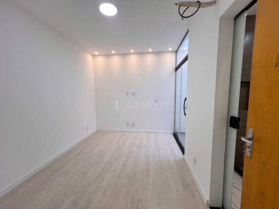 Imagem Casa de Condomínio com 5 Quartos à Venda, 195 m² em Vargem Pequena - Rio De Janeiro