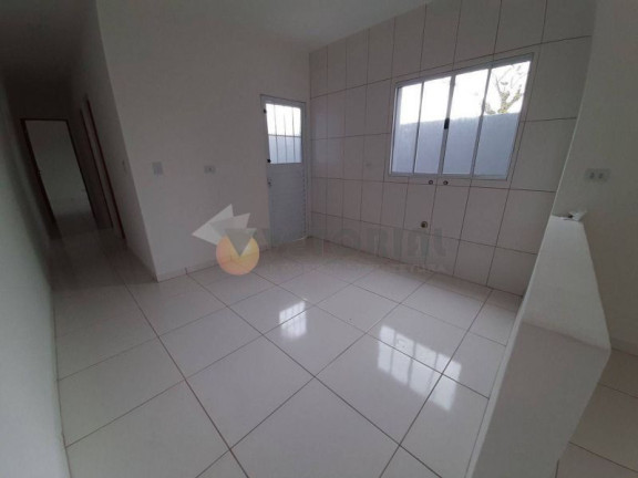 Imagem Casa com 2 Quartos à Venda, 50 m²
