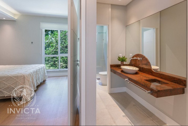 Imagem Casa com 4 Quartos à Venda, 524 m² em Estaleirinho - Balneário Camboriú Imagem Casa com 4 Quartos à Venda, 524 m² em Estaleirinho - Balneário Camboriú