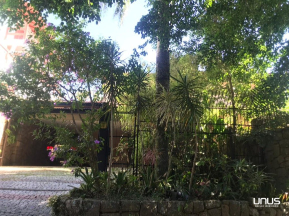 Imagem Casa com 4 Quartos à Venda, em Centro - Florianópolis Imagem Casa com 4 Quartos à Venda, em Centro - Florianópolis