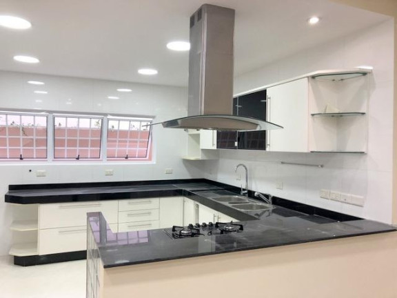 Imagem Casa com 4 Quartos à Venda, 355 m² em Golf Village - Carapicuíba Imagem Casa com 4 Quartos à Venda, 355 m² em Golf Village - Carapicuíba