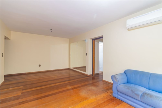 Imagem Imóvel com 3 Quartos à Venda, em Auxiliadora - Porto Alegre Imagem Imóvel com 3 Quartos à Venda, em Auxiliadora - Porto Alegre