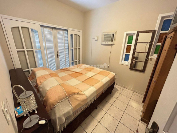 Imagem Sobrado com 3 Quartos para Temporada, em Bombas - Bombinhas Imagem Sobrado com 3 Quartos para Temporada, em Bombas - Bombinhas