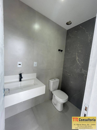 Imagem Casa com 3 Quartos à Venda, 400 m² em Campos Dos Goytacazes