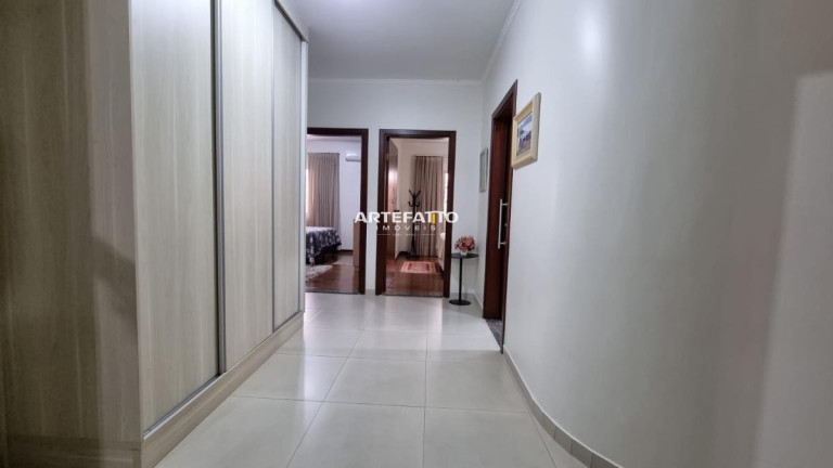 Imagem Casa com 3 Quartos à Venda, 600 m² Imagem Casa com 3 Quartos à Venda, 600 m²