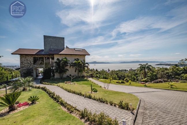 Casa com 3 Quartos à Venda, 450 m² em João Paulo - Florianópolis