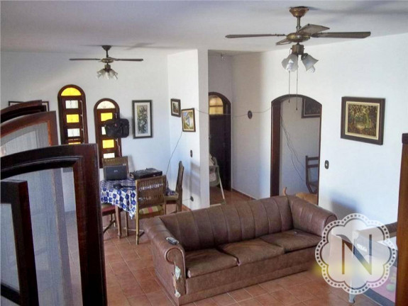 Sobrado com 4 Quartos à Venda, 200 m² em Jardim Mosteiro - Itanhaém