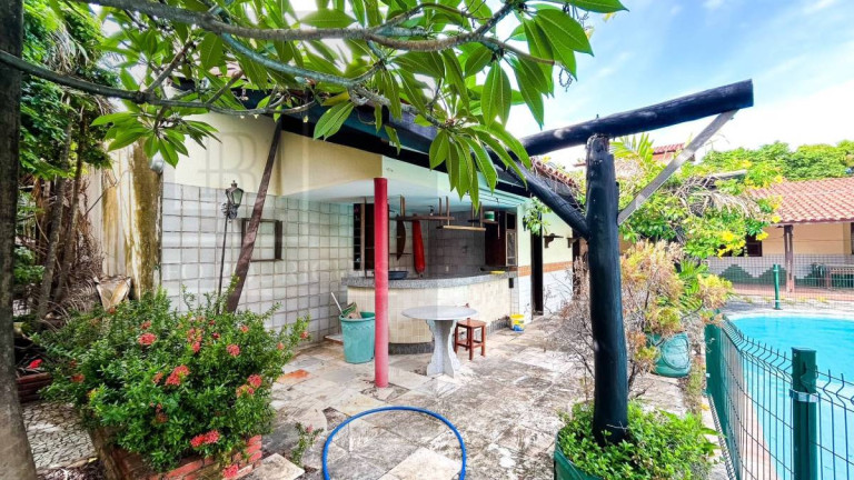 Imagem Casa com 8 Quartos à Venda, 650 m² em Cidade Dos Funcionários - Fortaleza Imagem Casa com 8 Quartos à Venda, 650 m² em Cidade Dos Funcionários - Fortaleza