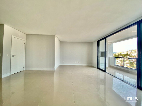 Imagem Apartamento com 3 Quartos à Venda, 213 m² em Agronômica - Florianópolis