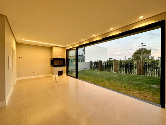 Imagem Casa com 4 Quartos à Venda, em -- - Capao Da Canoa Imagem Casa com 4 Quartos à Venda, em -- - Capao Da Canoa