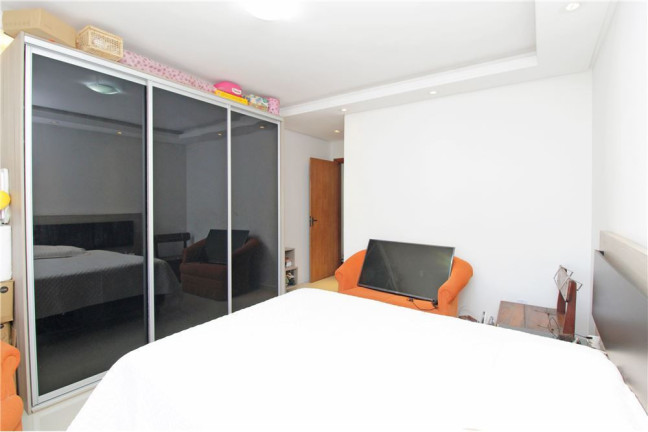 Imagem Casa com 3 Quartos à Venda, em Guarujá - Porto Alegre Imagem Casa com 3 Quartos à Venda, em Guarujá - Porto Alegre