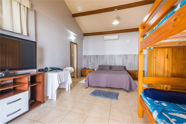 Imagem Casa com 5 Quartos à Venda, em Cacupé - Florianópolis Imagem Casa com 5 Quartos à Venda, em Cacupé - Florianópolis