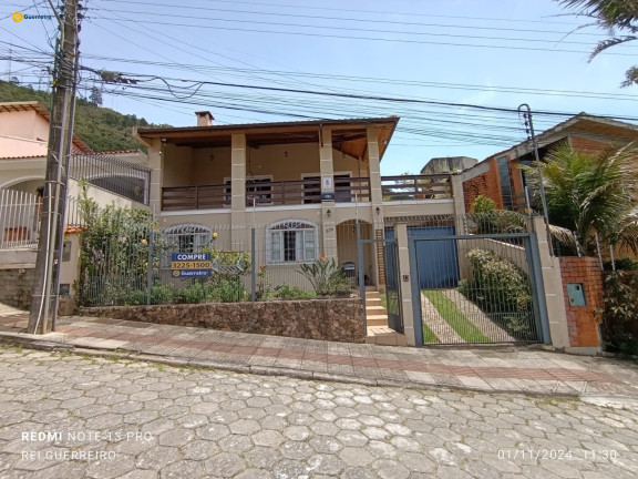 Imagem Casa com 4 Quartos à Venda, 304 m² em Trindade - Florianópolis Imagem Casa com 4 Quartos à Venda, 304 m² em Trindade - Florianópolis