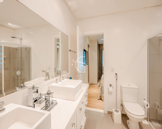 Imagem Casa com 4 Quartos à Venda,  em América - Joinville