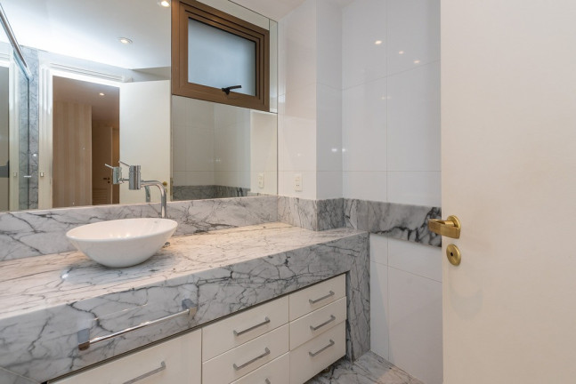Imagem Apartamento com 3 Quartos à Venda, 203 m² em Rio Branco - Porto Alegre Imagem Apartamento com 3 Quartos à Venda, 203 m² em Rio Branco - Porto Alegre