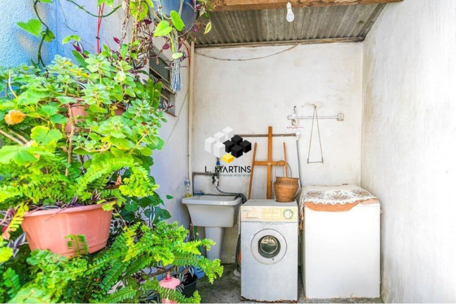 Imagem Casa com 3 Quartos à Venda, 170 m² em Jardim Itu - Porto Alegre Imagem Casa com 3 Quartos à Venda, 170 m² em Jardim Itu - Porto Alegre