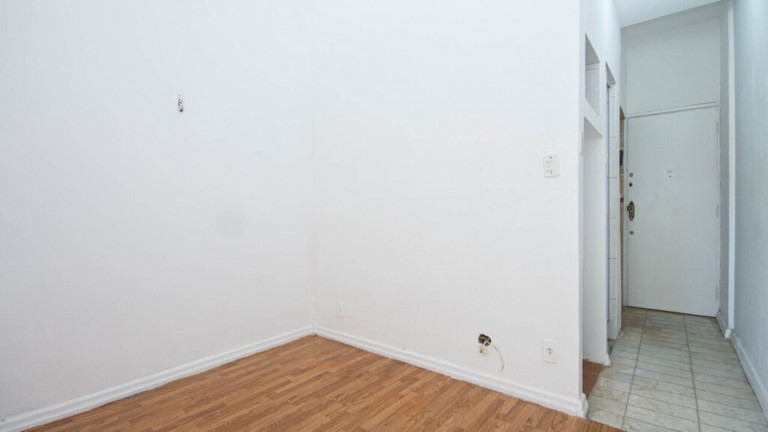 Imagem Imóvel com 1 Quarto à Venda, 26 m² em Copacabana - Rio De Janeiro Imagem Imóvel com 1 Quarto à Venda, 26 m² em Copacabana - Rio De Janeiro