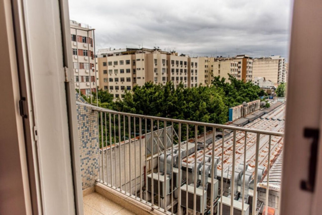 Imagem Imóvel com 3 Quartos à Venda, 120 m² em Tijuca - Rio De Janeiro Imagem Imóvel com 3 Quartos à Venda, 120 m² em Tijuca - Rio De Janeiro