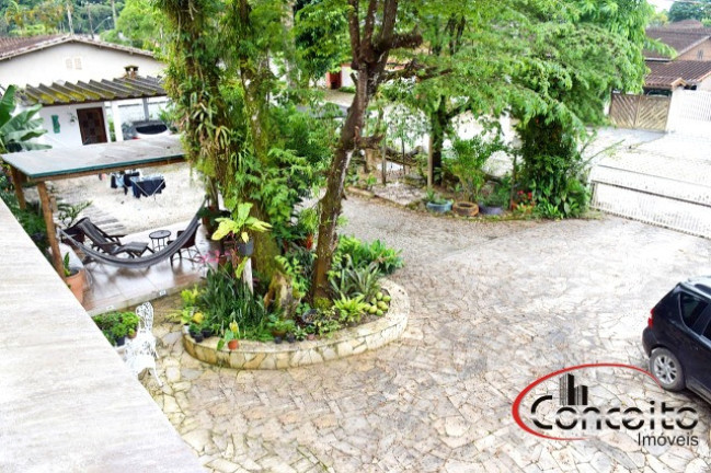 Imagem Casa com 9 Quartos à Venda, 420 m² em Jardim Samambaia - Ubatuba Imagem Casa com 9 Quartos à Venda, 420 m² em Jardim Samambaia - Ubatuba