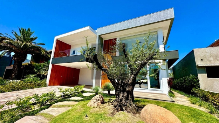 Imagem Casa com 5 Quartos à Venda, em Centro - Capão Da Canoa Imagem Casa com 5 Quartos à Venda, em Centro - Capão Da Canoa