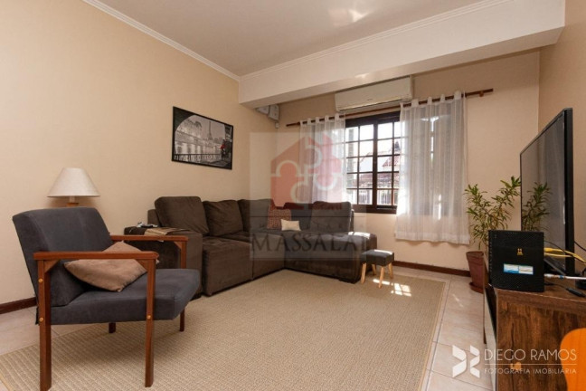 Imagem Casa com 3 Quartos à Venda, 330 m² em Ipanema - Porto Alegre Imagem Casa com 3 Quartos à Venda, 330 m² em Ipanema - Porto Alegre