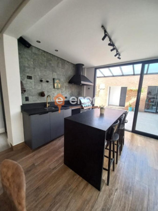Imagem Casa com 3 Quartos à Venda, 377 m²