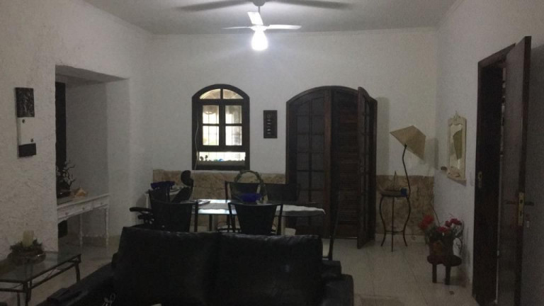 Imagem Casa com 5 Quartos à Venda, 400 m² em Canto Do Forte - Praia Grande Imagem Casa com 5 Quartos à Venda, 400 m² em Canto Do Forte - Praia Grande