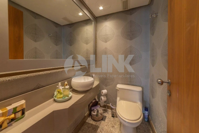 Imagem Apartamento com 3 Quartos à Venda, 240 m² em Moinhos De Vento - Porto Alegre