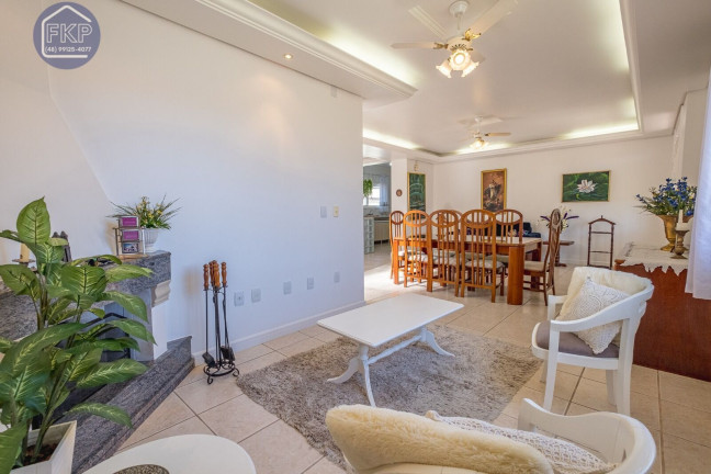 Imagem Casa com 5 Quartos à Venda, 304 m² em Cachoeira Do Bom Jesus - Florianópolis