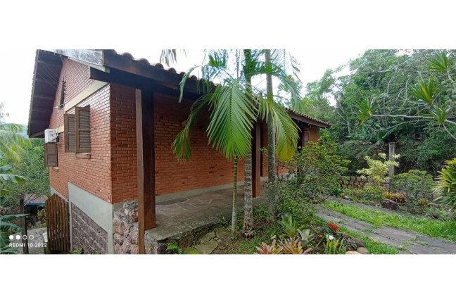 Imagem Casa com 2 Quartos à Venda, 210 m² em Vila Nova - Porto Alegre Imagem Casa com 2 Quartos à Venda, 210 m² em Vila Nova - Porto Alegre