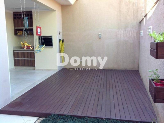 Imagem Casa de Condomínio com 3 Quartos à Venda, 230 m² em América - Joinville