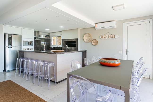 Imagem Casa com 5 Quartos à Venda, 180 m² em Centro - Garopaba Imagem Casa com 5 Quartos à Venda, 180 m² em Centro - Garopaba