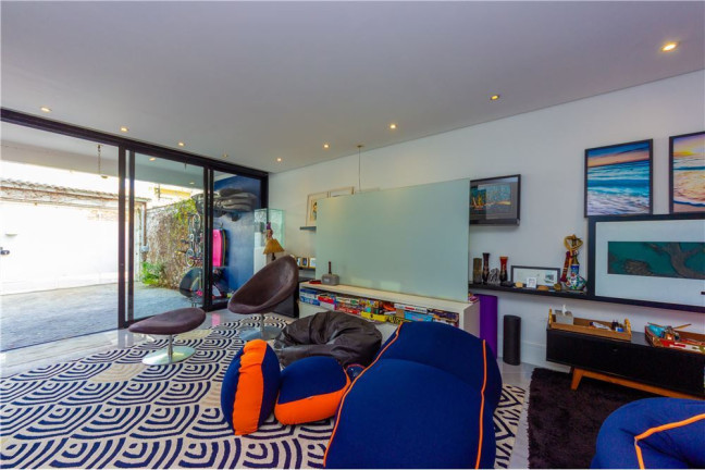Imagem Casa com 4 Quartos à Venda, 169 m²