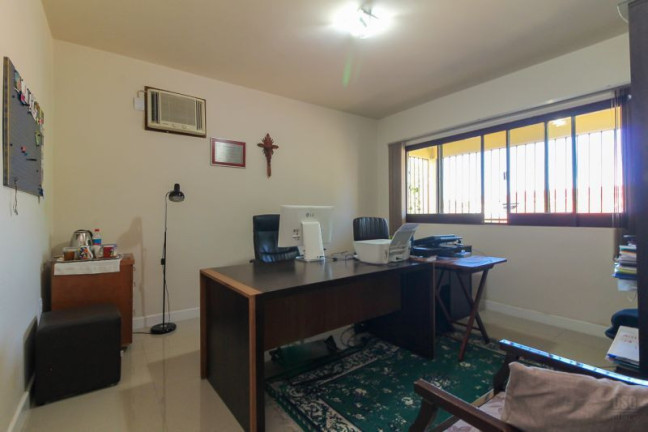 Imagem Casa com 7 Quartos à Venda,  em Nonoai - Porto Alegre