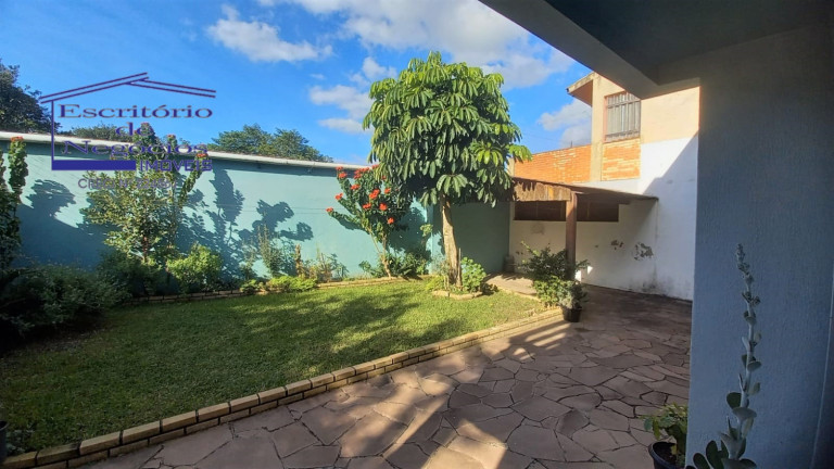 Imagem Casa com 4 Quartos à Venda, 260 m² em Vila Nova - Porto Alegre Imagem Casa com 4 Quartos à Venda, 260 m² em Vila Nova - Porto Alegre