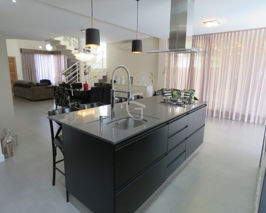 Imagem Casa com 3 Quartos à Venda, 300 m² em Anita Garibaldi - Joinville Imagem Casa com 3 Quartos à Venda, 300 m² em Anita Garibaldi - Joinville