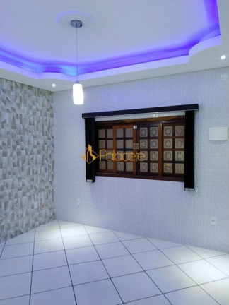 Imagem Casa com 2 Quartos à Venda, 100 m² em Mombaça - Pindamonhangaba Imagem Casa com 2 Quartos à Venda, 100 m² em Mombaça - Pindamonhangaba