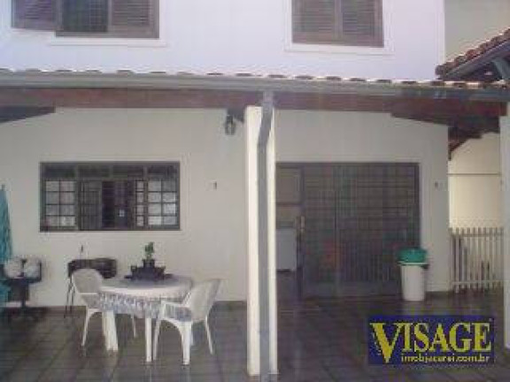 Imagem Sobrado com 4 Quartos à Venda,  em Cid. Jardim - Jacareí
