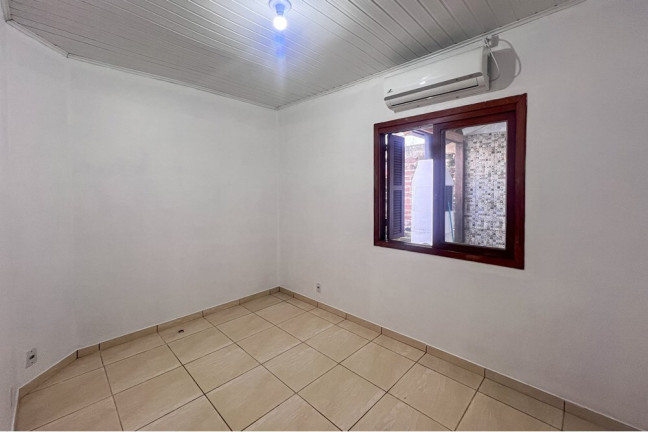 Imagem Casa com 2 Quartos à Venda, 45 m² em Olaria - Canoas Imagem Casa com 2 Quartos à Venda, 45 m² em Olaria - Canoas