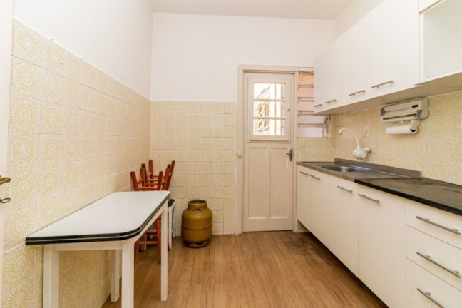 Imagem Imóvel com 2 Quartos à Venda, 64 m² em Petrópolis - Porto Alegre Imagem Imóvel com 2 Quartos à Venda, 64 m² em Petrópolis - Porto Alegre