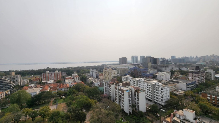 Imagem Apartamento com 3 Quartos à Venda, 206 m² em Menino Deus - Porto Alegre Imagem Apartamento com 3 Quartos à Venda, 206 m² em Menino Deus - Porto Alegre