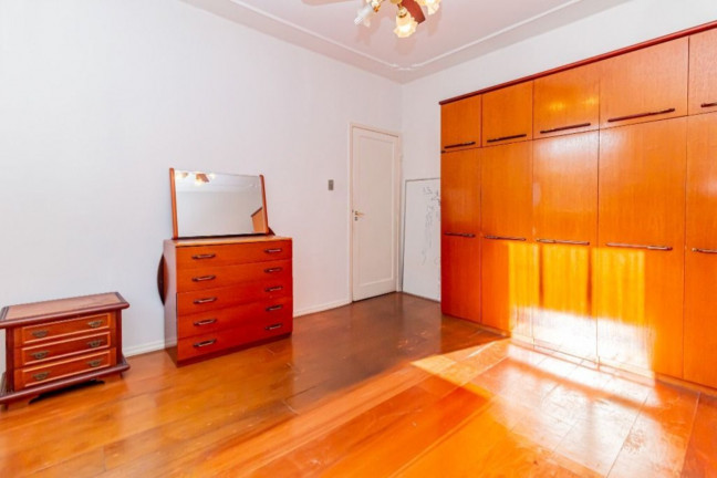 Imagem Imóvel com 2 Quartos à Venda, 64 m² em Petrópolis - Porto Alegre Imagem Imóvel com 2 Quartos à Venda, 64 m² em Petrópolis - Porto Alegre