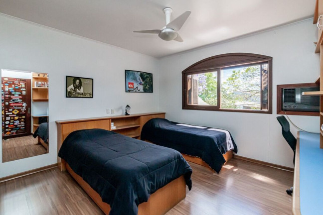 Imagem Casa com 3 Quartos à Venda, 270 m² em Partenon - Porto Alegre Imagem Casa com 3 Quartos à Venda, 270 m² em Partenon - Porto Alegre